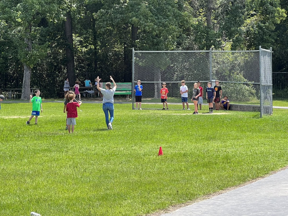 Mrs_CCowan's tweet photo. The kids were all smiles when their Assistant Principal joined in on a kickball game at recess! #gtevibes #ccowan5gte @MSchultzGTE @HumbleISD_GTE https://t.co/PMJSBIIrDy