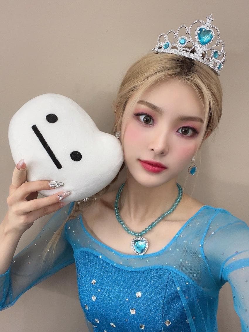 chowonhan1's tweet photo. #BlondeGirlSangahDay
#상아대장_해삐벌쓰데이
#LIGHTSUM 
@CUBE_LIGHTSUM https://t.co/DUCO2OaTi1