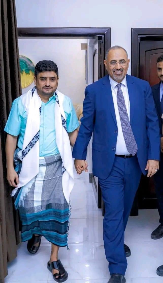 Dr_AhmedAqel's tweet photo. طوينا صفحة الماضي.. العميد ابو مشعل الكازمي مدير آمن محافظة أبين الباسلة في ضيافه الرئيس القائد عيدروس الزُبيدي رئيس المجلس الانتقالي الجنوبي نائب رئيس مجلس القيادة الرئاسي.. هكذا نحن أبناء الجنوب مهما نختلف لكن يبقى بيننا الدم والوطن فعدونا واحد ومطلبنا واحد. https://t.co/H0R9Qu2xDC
