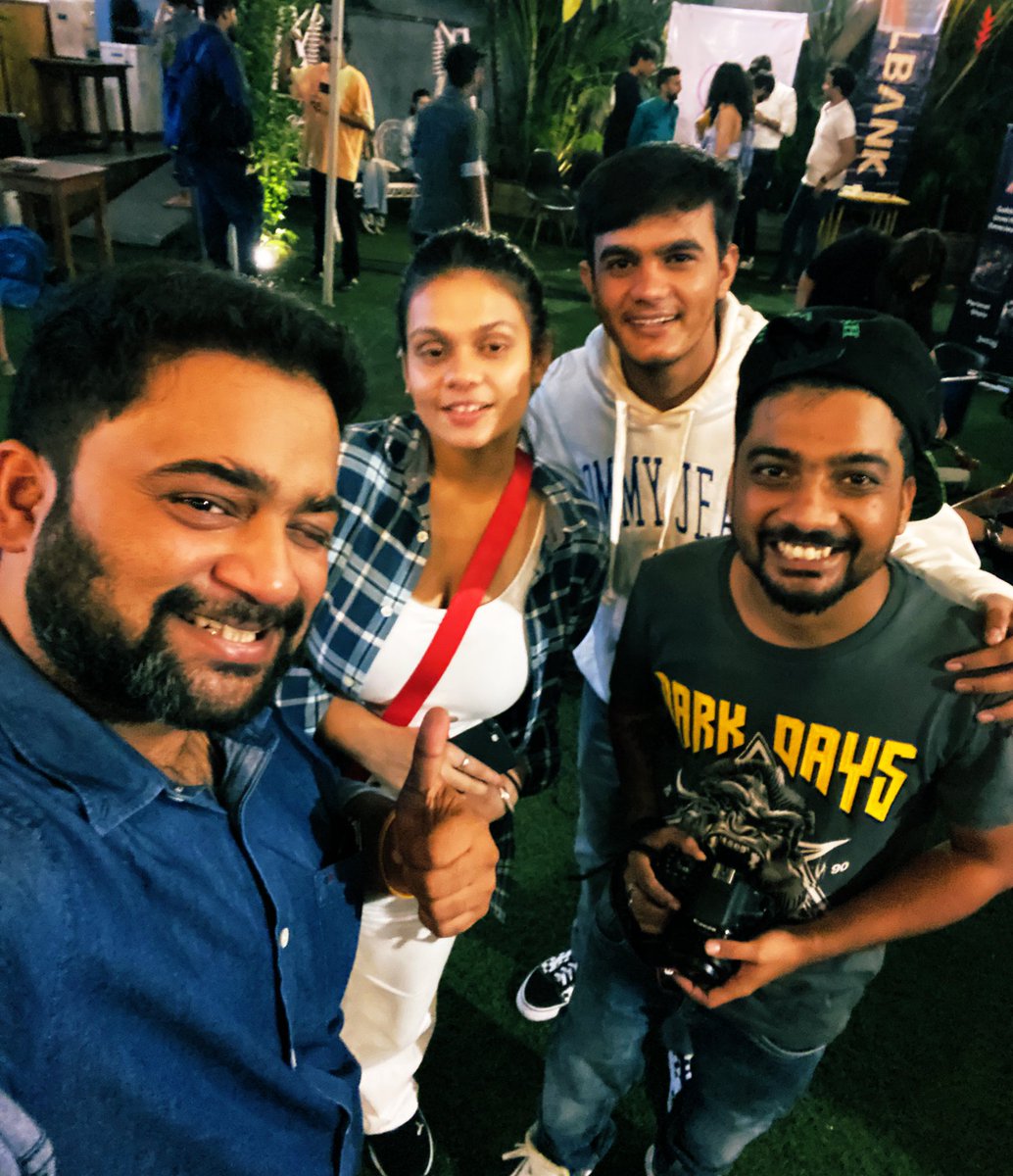 BhandEth's tweet photo. Met this amazing bunch at #kariconnect, while, Ritika, @theceosahab rocking his badass hoodie. Did some samurai Saturday kinda thing here 🤣 

#zozo #samuraisaturdays #zoworld @Samuraizann #web3 @burgundy_banana https://t.co/7nAUm6WKCb