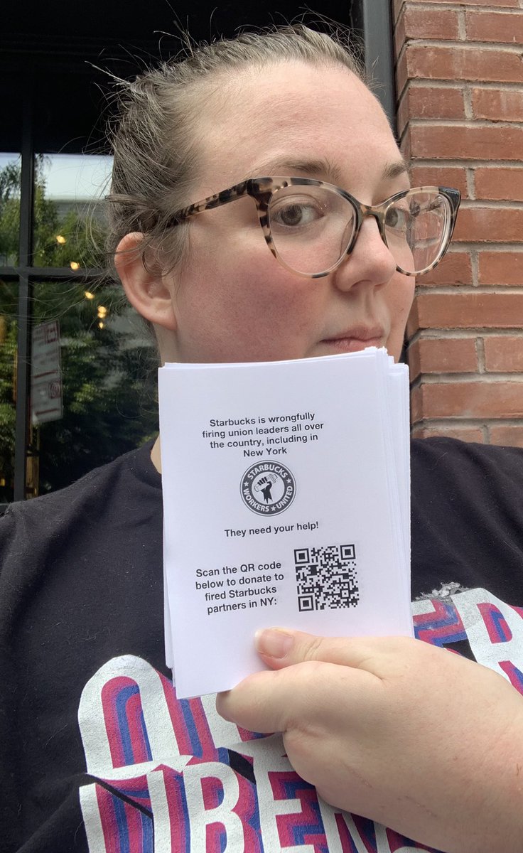Out with my <a href="/MOREcaucusUFT/">MORE-UFT</a> comrades asking folks to support <a href="/SBWorkersUnited/">Starbucks Workers United</a> #nocontractncoffee #UnionsForAll