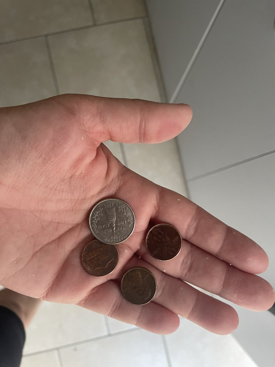 Aubrene_Fiore's tweet photo. Got paid to run #foundchange #chicagomarathon https://t.co/1k3v9JICIG