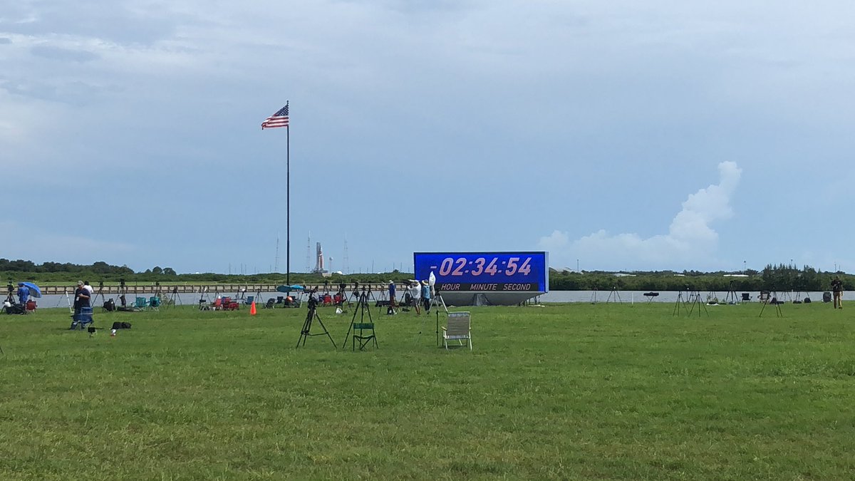 MHoltWFTV's tweet photo. @NASAArtemis hydrogen team recommending no go for launch. We're waiting on the final decision from the launch director. #WFTV https://t.co/pjnik6O8AT