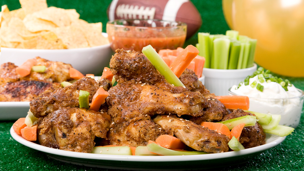 foodsafetygov's tweet photo. Are you tackling a game day spread this season? Cook food to the right internal temperature to kill harmful germs, &amp; use a food thermometer to check meat, egg, &amp; casserole dishes on your menu. More info on safely preparing and serving food for game day: https://t.co/2PzJmBYRBH https://t.co/pGv7nWM8FM