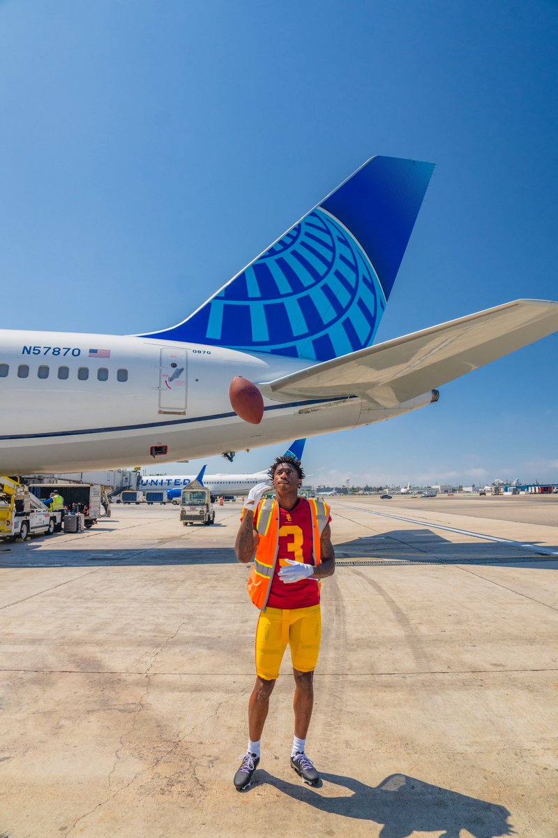 Alright we want to hear: How far are you traveling for a college football game this season? 🏈✈️ 

Still need a flight? uafly.co/3ejP8g6