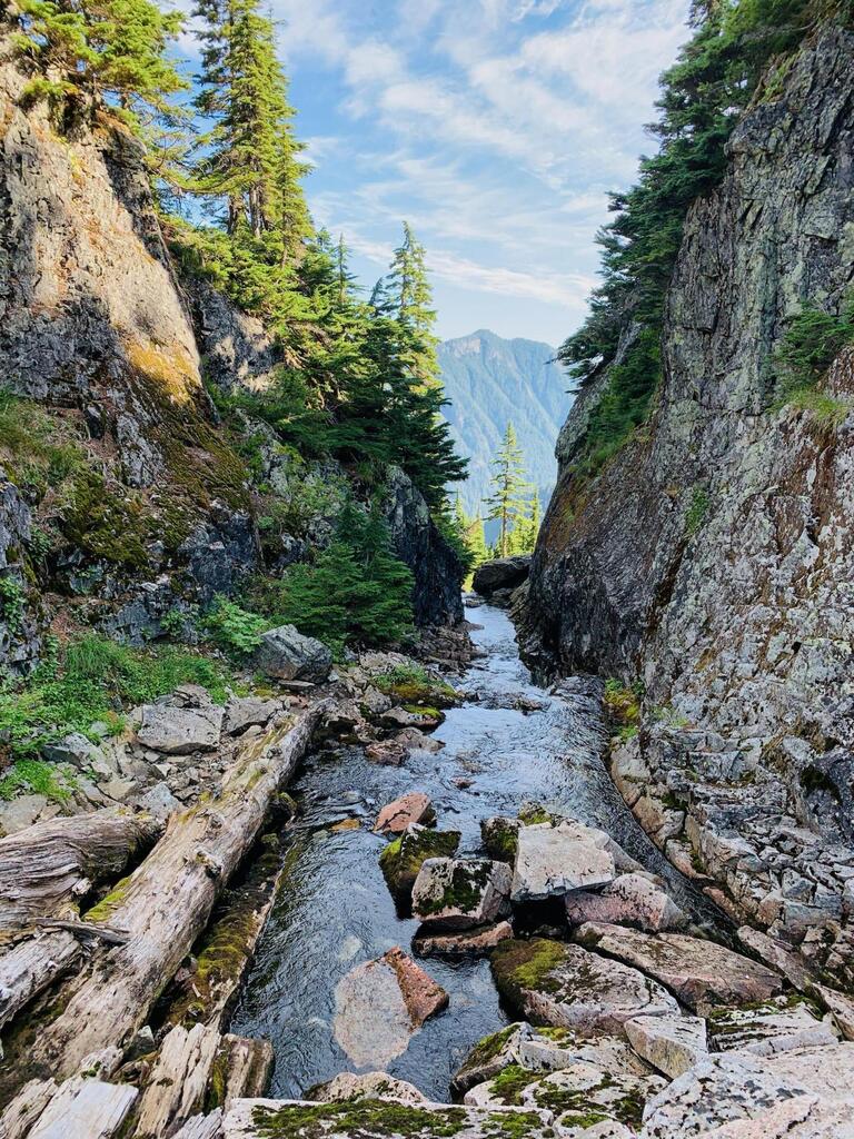 Nature_Travel_'s tweet photo. Snow Lake at Snoqualmie Pass, WA (3024x4032)(OC) - Author: jellenbecker202 on Reddit #photography #naturephotography #landscape #travel #photo #beautiful https://t.co/YEX8JqFrf5