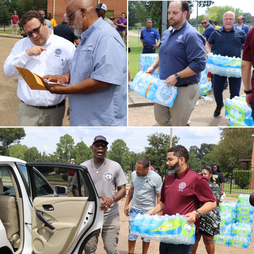 JacksonAdvocate's tweet photo. On Sept. 2nd, Mayor Chokwe Antar Lumumba, along with representatives from FEMA and Congressman Bennie G. Thompson, met with volunteers at the city’s Grove Park community center, located in the heart of the Shady Oaks neighborhood, to distribute water to needy citizens. https://t.co/nzvzpKpc56