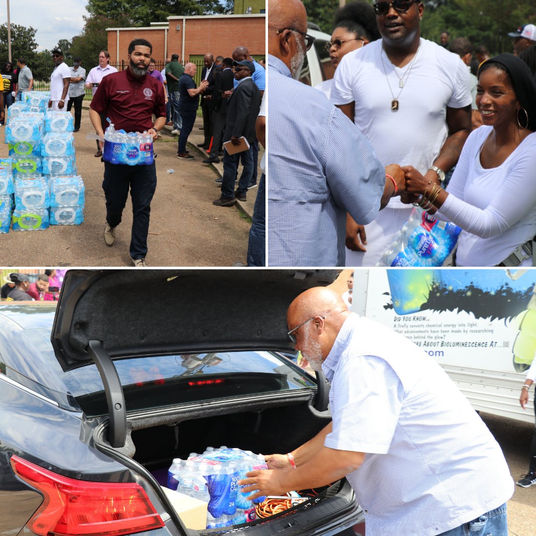 JacksonAdvocate's tweet photo. On Sept. 2nd, Mayor Chokwe Antar Lumumba, along with representatives from FEMA and Congressman Bennie G. Thompson, met with volunteers at the city’s Grove Park community center, located in the heart of the Shady Oaks neighborhood, to distribute water to needy citizens. https://t.co/nzvzpKpc56