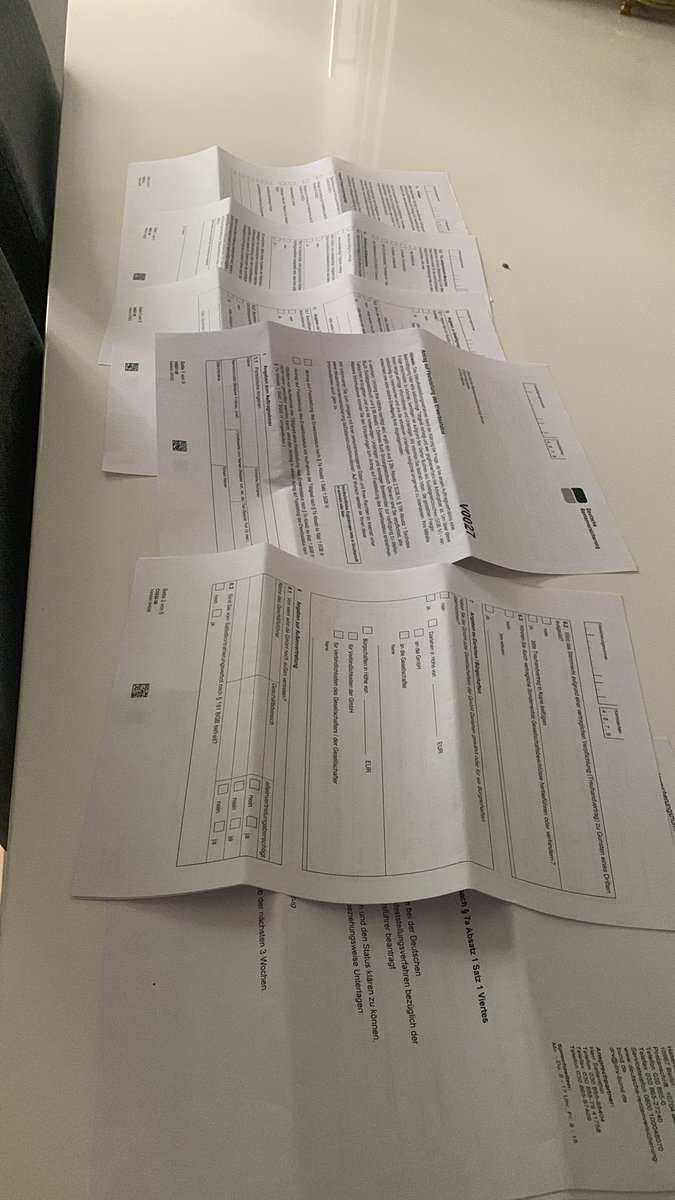 ChrisBresler's tweet photo. @die_rente ich hatte einen Status. Den hattet ihr festgestellt. Vor einigen Jahren. Ich habe Änderungen an einem Gesellschafter-Vertrag digital übermittelt. Ansonsten keine Änderungen. Antwort darauf: 9 Doppelseiten Formular, gedruckt und versandt? Könntet ihr das bitte ändern?! https://t.co/jnW3Gpxnaj
