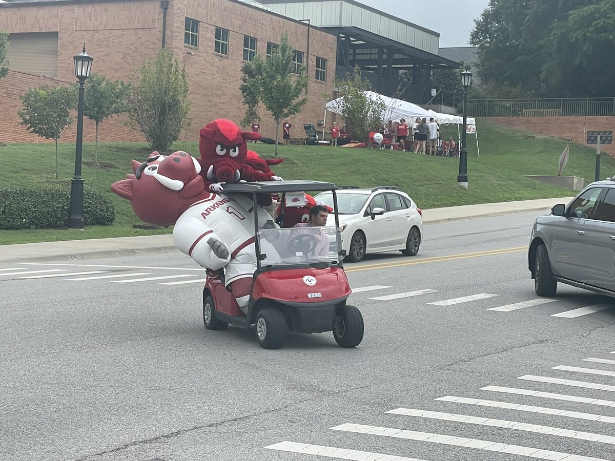 MimsCourtney's tweet photo. The mascots have arrived!!! #WPS https://t.co/ga5bbTpB5F