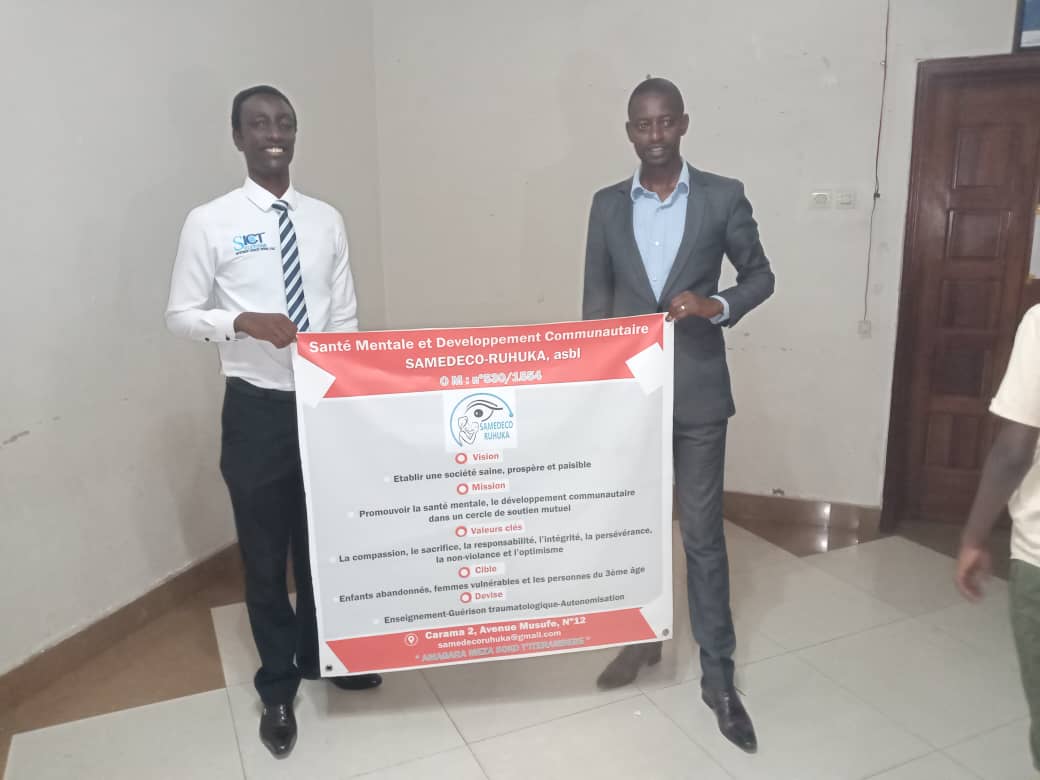 samedeco's tweet photo. @samedeco  en collaboration avec @inyishu_TIC via le centre @cubwenge ont organisé une formation en informatique de base #ICB pour les enfants en vacance d'été dans son programme #GoûtdesVacances https://t.co/ybYuOqevW5