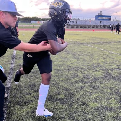 damyon_reed5's tweet photo. #NewProfilePic2022 #pinkstonHS #class2026 https://t.co/mkZmlamn6d