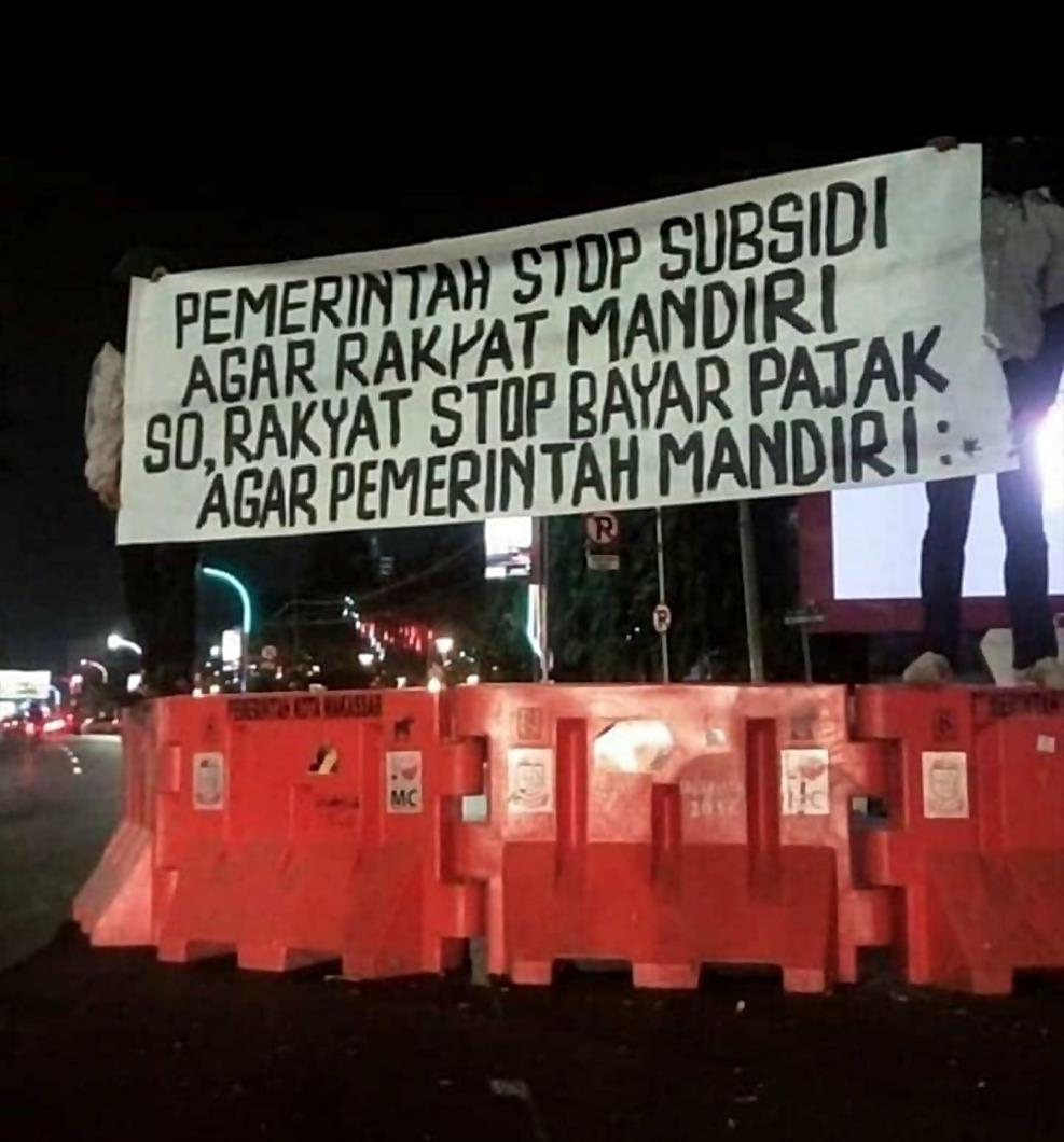 khuzaifah612's tweet photo. Semua sosmed dikuasai oleh buzer RP.
#JokowiMundurAtauRevolusi 
#Demo https://t.co/ggvpk0PsMf