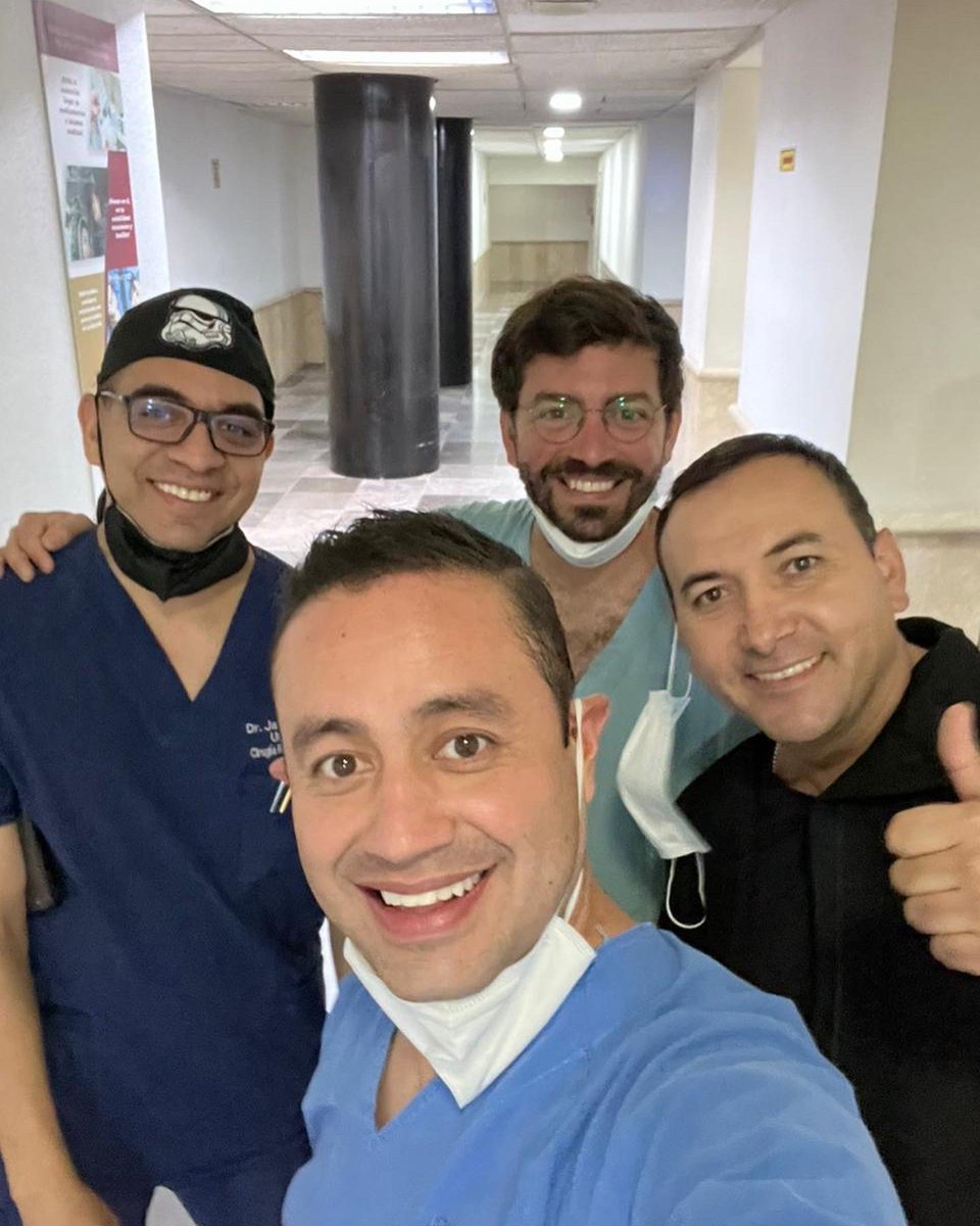 paolo_delloglio's tweet photo. Happy & honored to share my experience in #retziussparingroboticradicalprostatectomy and to receive training in #holep at Hospital Central Militar in Mexico City. Thanks my friend, Adal & his colleagues. Always grateful to @aldobocciardi & @agalfano for teaching me #retzius. https://t.co/SJTBeniW8j