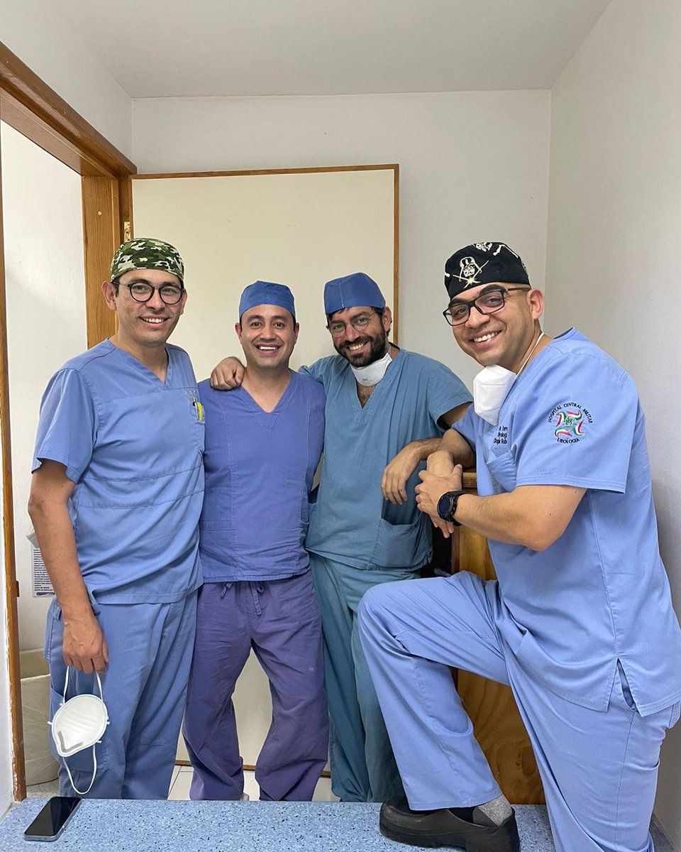 paolo_delloglio's tweet photo. Happy & honored to share my experience in #retziussparingroboticradicalprostatectomy and to receive training in #holep at Hospital Central Militar in Mexico City. Thanks my friend, Adal & his colleagues. Always grateful to @aldobocciardi & @agalfano for teaching me #retzius. https://t.co/SJTBeniW8j
