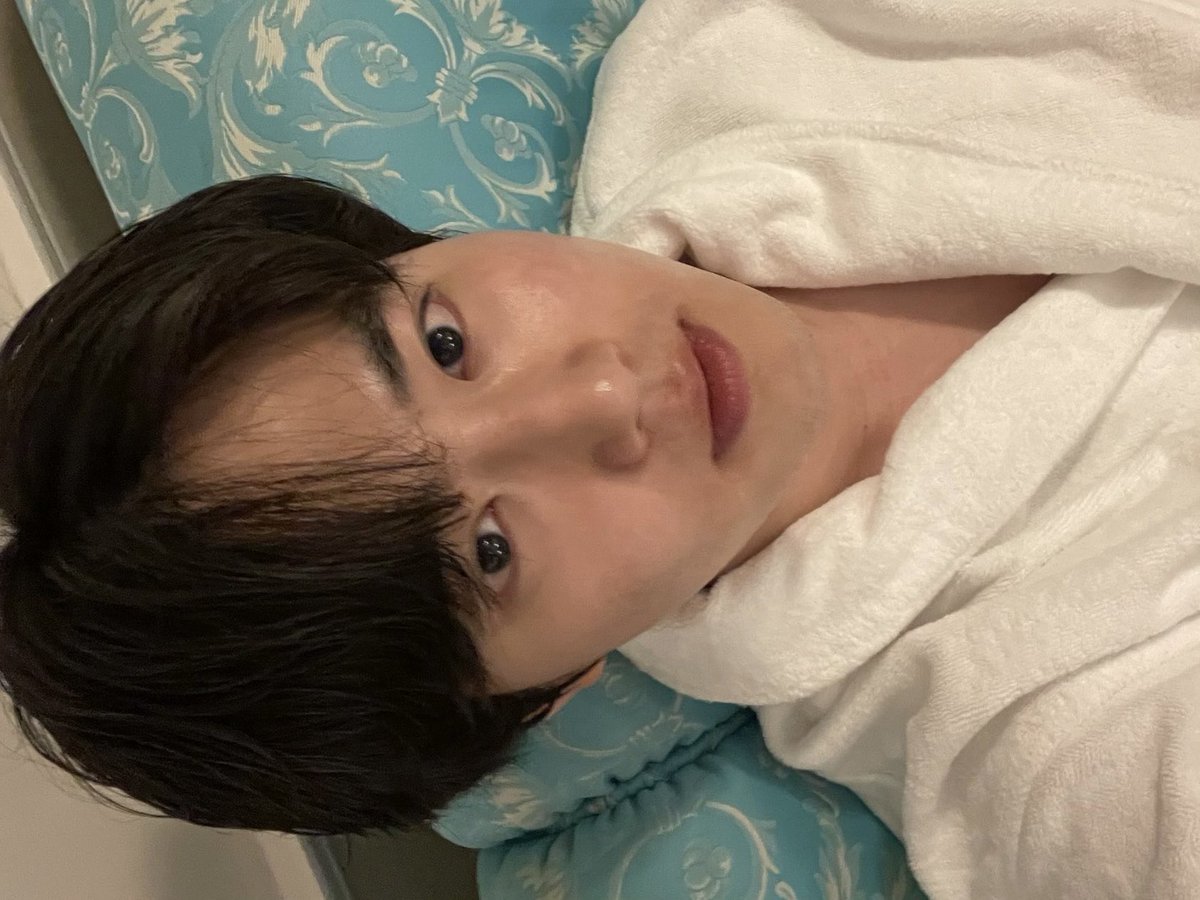 dailykjm's tweet photo. these junmyeon selcas https://t.co/X8FsdN2EiC