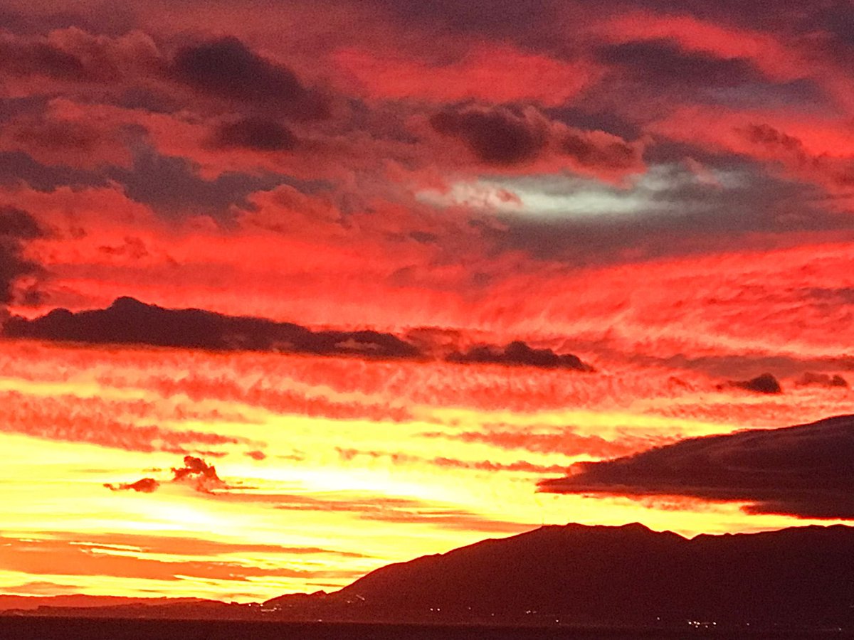 RomanPaladina's tweet photo. @Malagaconacento @Cyn_gal97 Desde el Rincón de la Victoria #atardeceres @Malagaconacento https://t.co/sU5WZSDdIY