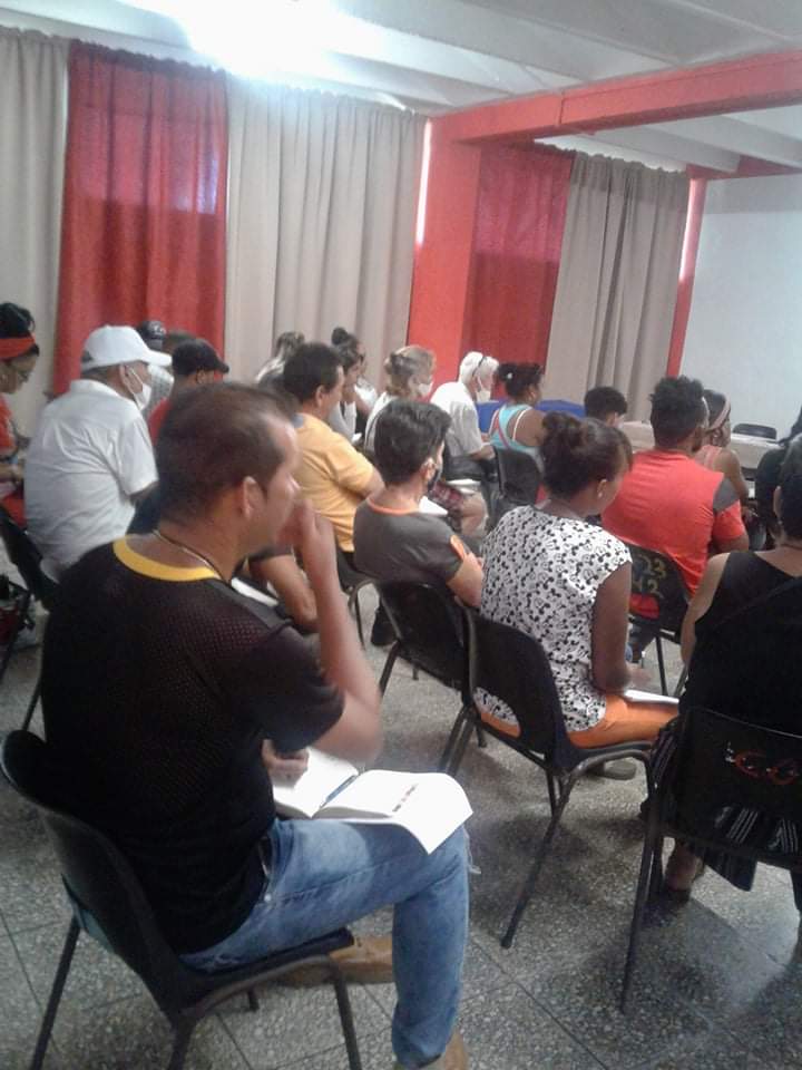 ipicarlosmarx's tweet photo. 👨🏫Continúa la preparación para el reinicio del curso escolar en el @ipicarlosmarx, en esta ocasión se imparte una preparación para el trabajo político ideológico en las escuelas.
#ipicm #cubaeduca https://t.co/uxTyma0Db3