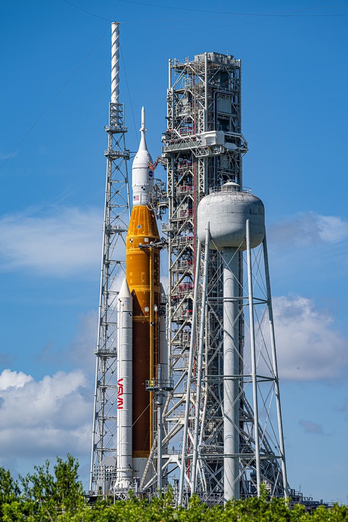 johnkrausphotos's tweet photo. SCRUB.

NASA is again standing down from the launch of the Space Launch System rocket and Artemis I; teams today were unable to fully load the core stage with liquid hydrogen propellant. https://t.co/Nbp5J9jBrk
