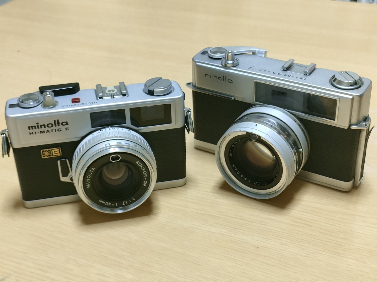 nyanmomi's tweet photo. ウチのMINOLTA HI-MATIC 2台。ホントたまらん。なのに、フィルムが…どうしたらいいのか。
#MINOLTA
#レンジファインダー
#HIMATIC https://t.co/YmmHyG94ZG