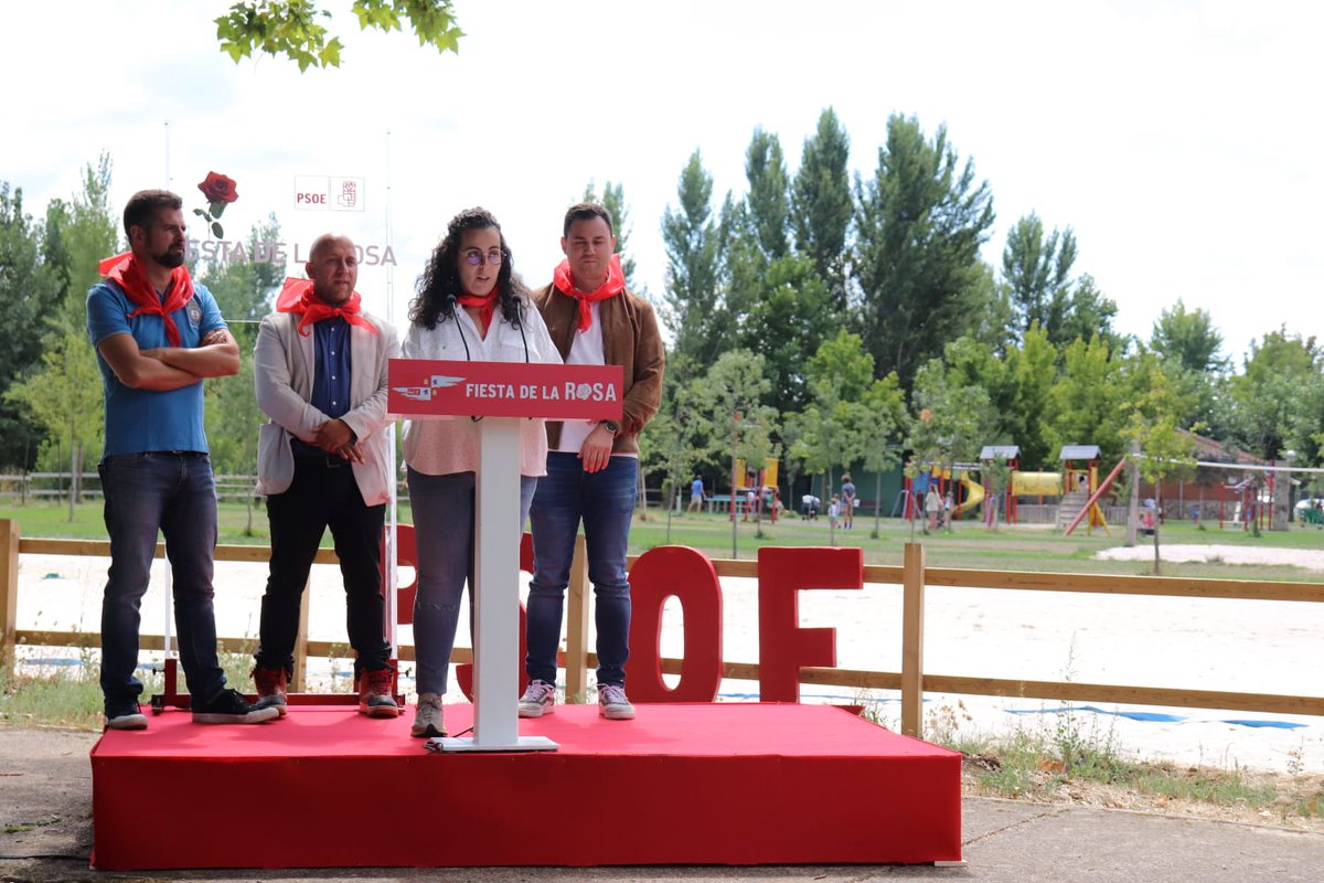 JSE_Leon's tweet photo. 🌹 Iniciamos el curso político acompañando a la militancia de @SocialistasBnar en su Fiesta de la Rosa.

👥 Además del propio alcalde, Pepe Villa, hemos contado con la presencia de @luistudanca y @alfonsocendon

🚗 Esperamos volver pronto. https://t.co/MDLU99ISVR