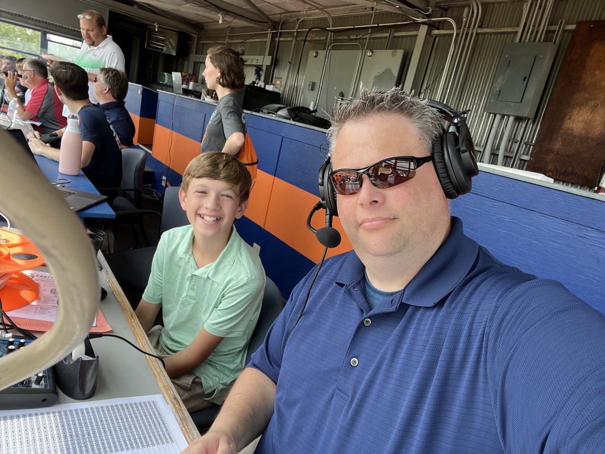 davemchugh's tweet photo. It is good to be back with #d3fb on Saturdays!
Halftime here at Musselman Field and @gburgbullets lead #ODAC foe @BCAthletics 14-3 on a gorgeous day for football. #gobullets
And my spotter is doing AWESOME! Seriously. He’s great. 👏 😎
#centcon https://t.co/39Zl8SPu7x