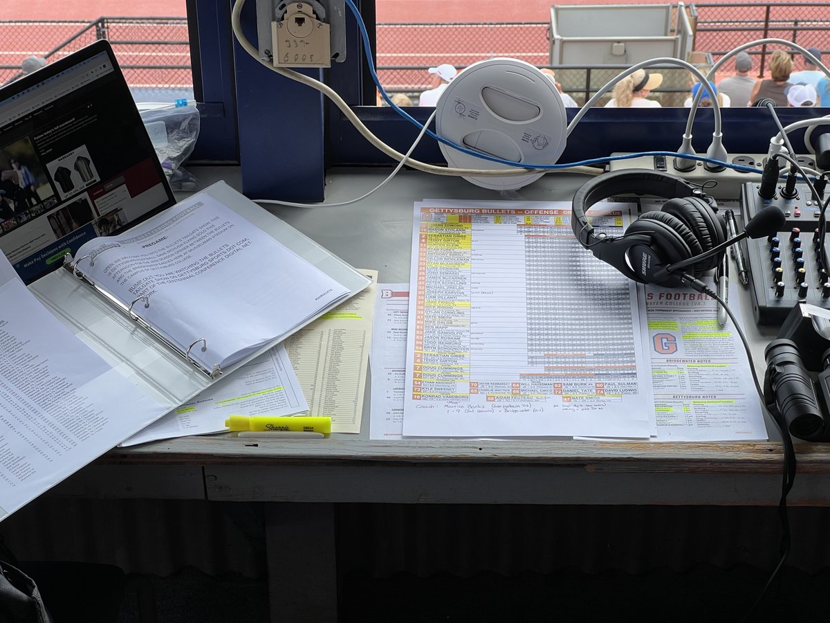 davemchugh's tweet photo. It is good to be back with #d3fb on Saturdays!
Halftime here at Musselman Field and @gburgbullets lead #ODAC foe @BCAthletics 14-3 on a gorgeous day for football. #gobullets
And my spotter is doing AWESOME! Seriously. He’s great. 👏 😎
#centcon https://t.co/39Zl8SPu7x