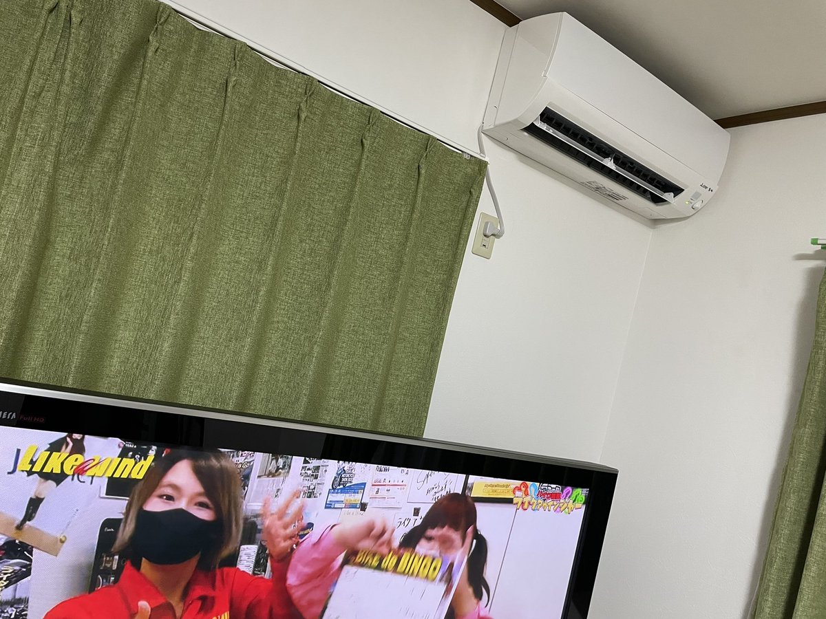 sexykachumisan's tweet photo. やれやれ〜
エアコン入れ替え完了‼️
いつでも宴会しにおいでよ😜
#Likewind
#エアコン無い生活なんて
#競技役員
#跳躍審判
#Kawasaki
#ZX6R
#バイク好きと繋がりたい
#バイクが好きだ
#走高跳
#ハイジャンプ
#インコ
#インコの為に働く
#ホントは癒やしが欲しい https://t.co/6dhdRkpebT