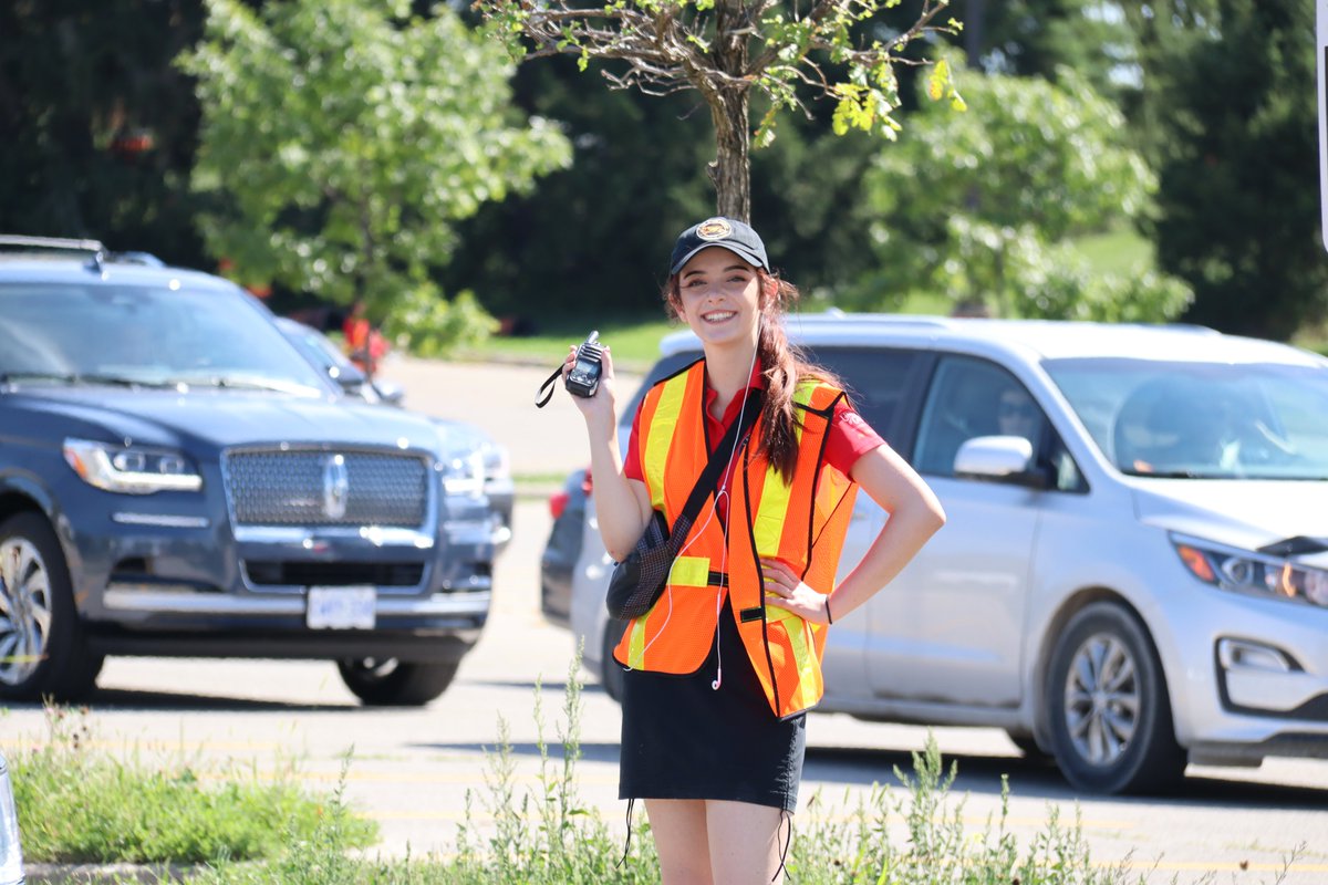 UofGStudentExp's tweet photo. Move in day 2/2 is underway! Welcome to UofG Gryphons! π€β€οΈπ
@uofghousing @uofg
#MoveInUofG #GryphonExperience https://t.co/5MKOVPs03K