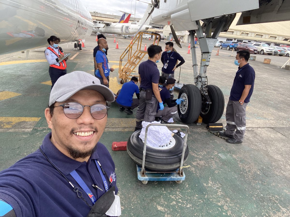 iAmBilly_Ray22's tweet photo. Don’t count the days, make the days count. #AircraftMechanic #aviation #Q400 #Aircraft https://t.co/l4Y3ZchSJY
