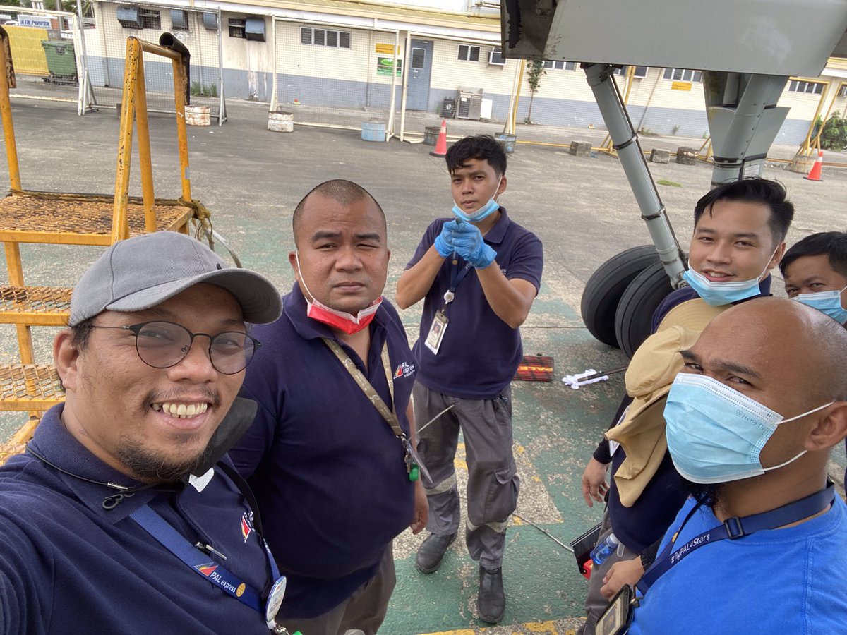 iAmBilly_Ray22's tweet photo. Don’t count the days, make the days count. #AircraftMechanic #aviation #Q400 #Aircraft https://t.co/l4Y3ZchSJY