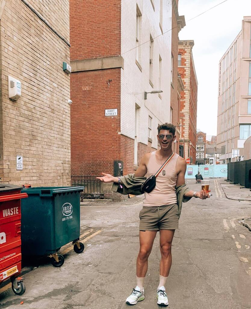 If 16 year old jelly could see the confident gay man I am today, he’d be absolutely mortified by my behaviour ☠️ instagr.am/p/CiDHWy0jJU2/