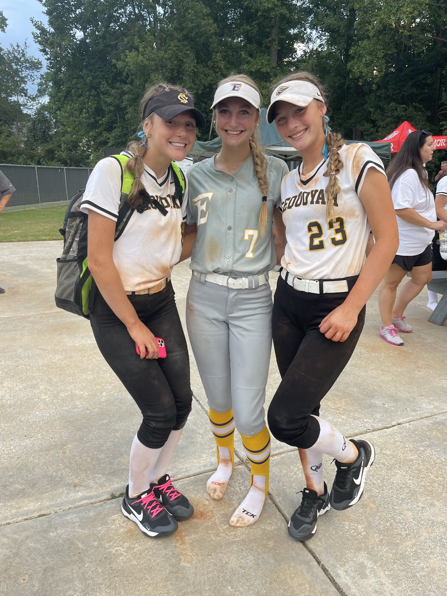 sydneyyybaker's tweet photo. So excited to be playing on the same team again!! @EmmaBrinkman23 @Reaganhill08_ @OnlyEricForbes @Joseluistunon https://t.co/PWCTJVluRM
