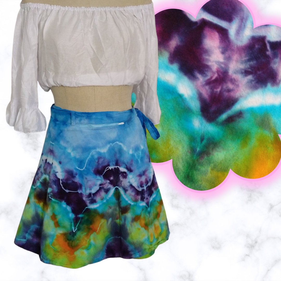 VoodooHippieGal's tweet photo. Large Shortie Wrap Skirt 
Practical and comfortable wrap skirt in woven cotton with a large zipper stash pocket. Hand dyed.
Fits true to size.  $40 https://t.co/9bnsKqqEMj #voodoohippiegirldyes #pocketskirt #bottoms https://t.co/7j20qLjfW6