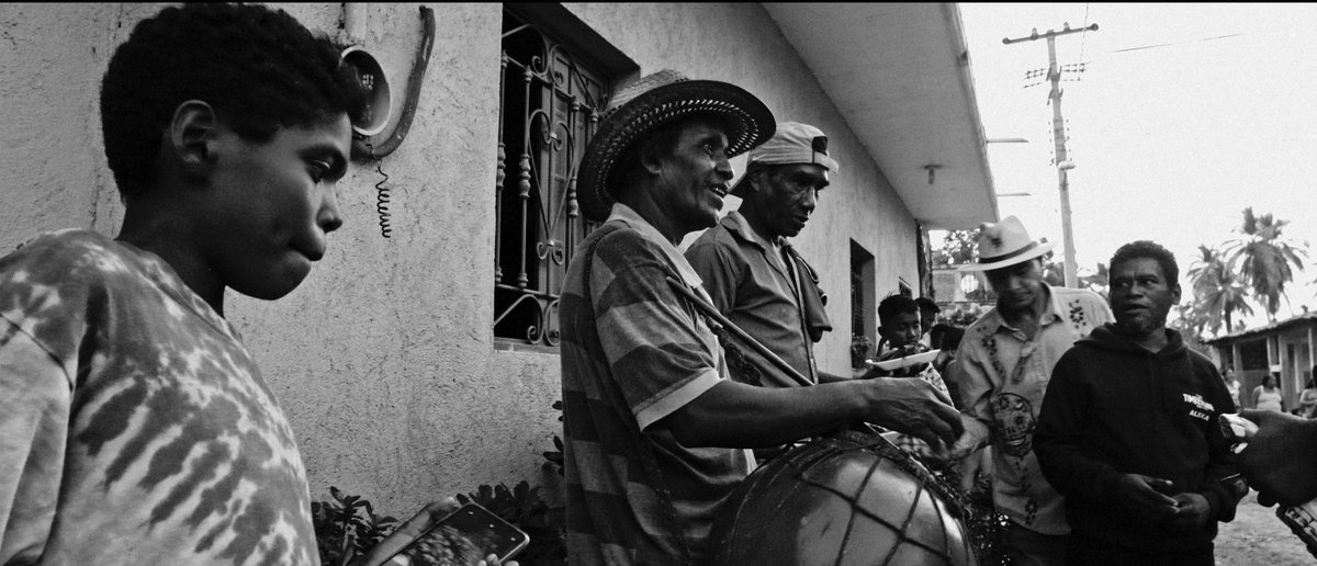 CanalOnceTV's tweet photo. En nuestro país existe una riqueza cultural enorme. 🇲🇽
Este lunes conoce #Comaltepec, tradiciones, arte y gastronomía de la comunidad con raíces africanas asentada en este lugar. 🖼️🍽️🪅
Sintoniza #Diáspora a las 20:30h. 🕰️ https://t.co/D2dCjf9iY8