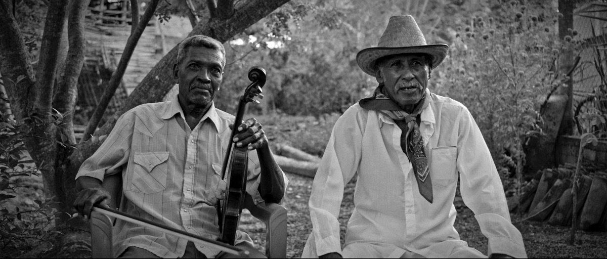 CanalOnceTV's tweet photo. En nuestro país existe una riqueza cultural enorme. 🇲🇽
Este lunes conoce #Comaltepec, tradiciones, arte y gastronomía de la comunidad con raíces africanas asentada en este lugar. 🖼️🍽️🪅
Sintoniza #Diáspora a las 20:30h. 🕰️ https://t.co/D2dCjf9iY8