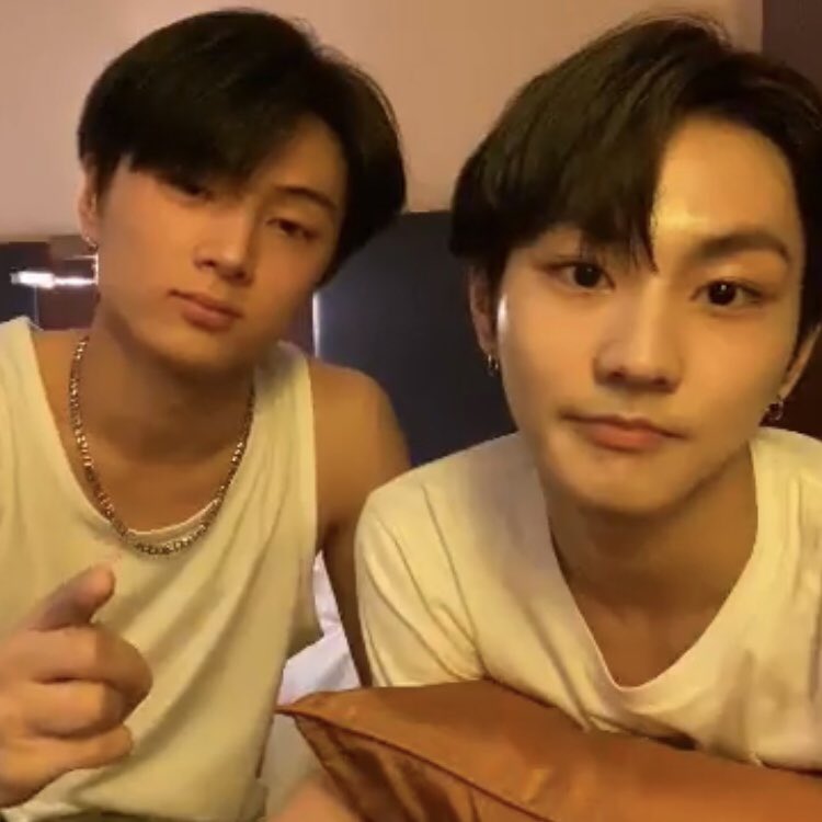 jongseongsfilm's tweet photo. roommates 🐈🐈‍⬛ https://t.co/pmrKSFxdBd
