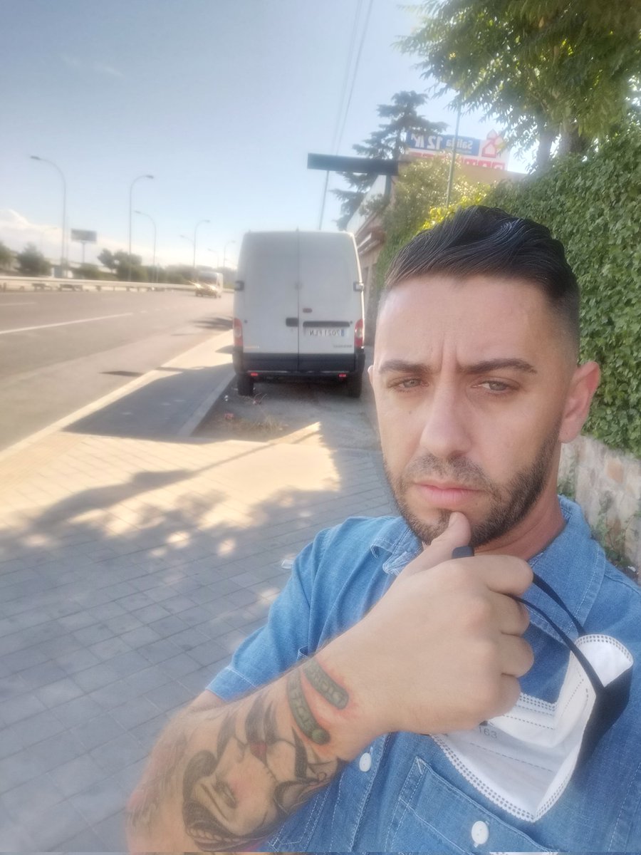 SGrapas's tweet image. Esperando el bus...y tú?