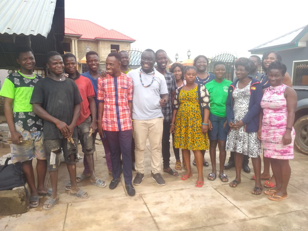 Gacheampong's tweet photo. Enterprise Development Train:
The Krobo Bead Industry 
#FreeEnterpriseAfrica #Madeolo https://t.co/rwS11umxWJ
