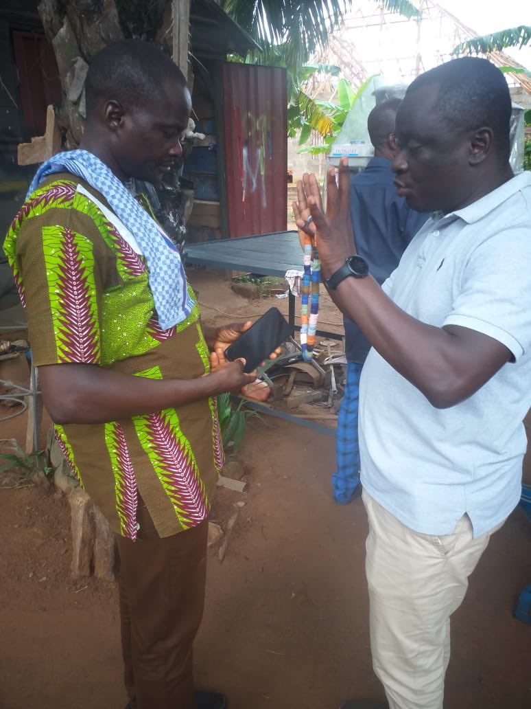 Gacheampong's tweet photo. Enterprise Development Train:
The Krobo Bead Industry 
#FreeEnterpriseAfrica #Madeolo https://t.co/rwS11umxWJ