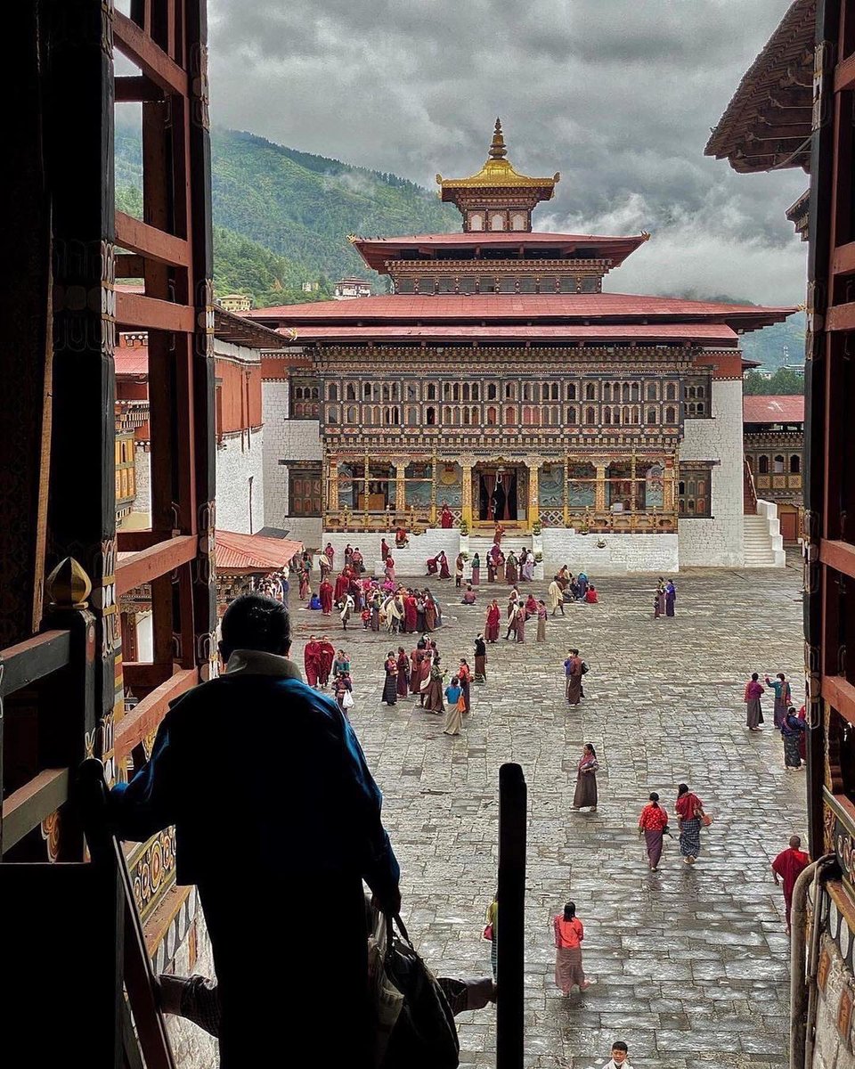 dmASIA_travel's tweet photo. “Stairs and 6AM view of the courtyard at Tashichho Dzong”.
Art & architecture 😍❤️
Photos: @aja_tours_bhutan
#everythingextraordinary #dmasiatravel
#bhutan #bhutanese #ig_bhutan #thimphu #paro #punakha #samtse #bhutantourism #bhutandiaries #travel #asia #tourism #himalayas https://t.co/JK8pGTWNni