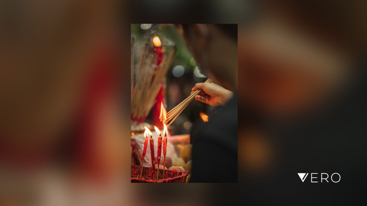 mr_pro_late's tweet photo. Hungry ghosts this month! I should go out and shoot the Buddha Tooth Relic Temple again! (This shot was in Kuala Lumpur tho) #Celebration #Burning #Fire #Tradition #Photography https://t.co/veid2MucBG https://t.co/6vSnrAT1Y4