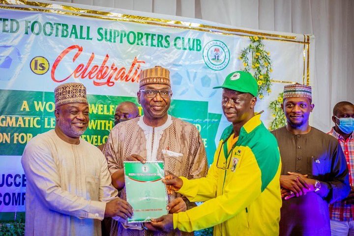 MuktarShagaya's tweet photo. Together with H.E. Mallam Abdulrahman Abdulrazaq, the executive governor of Kwara State, I received the Kwara United Football Fans Award today. https://t.co/PZ54VPl7Bj