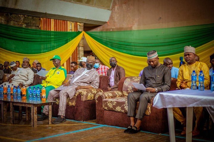 MuktarShagaya's tweet photo. Together with H.E. Mallam Abdulrahman Abdulrazaq, the executive governor of Kwara State, I received the Kwara United Football Fans Award today. https://t.co/PZ54VPl7Bj