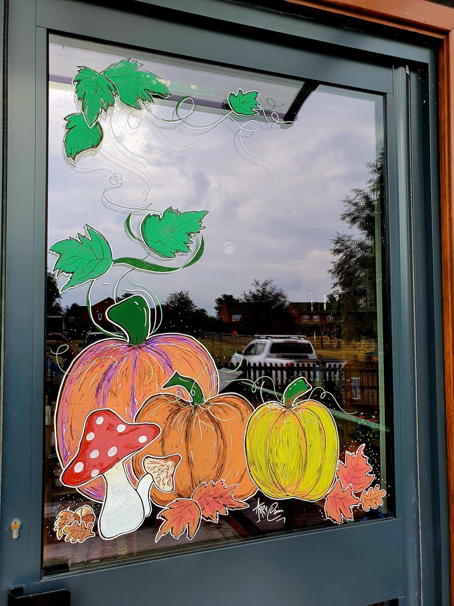 ArryCain's tweet photo. First Autumn/winter window of the season done ๐ I got to wear a coat and drink coffee out of a flask and everything! Yey!
#sooversummer https://t.co/QfVnDFQATe