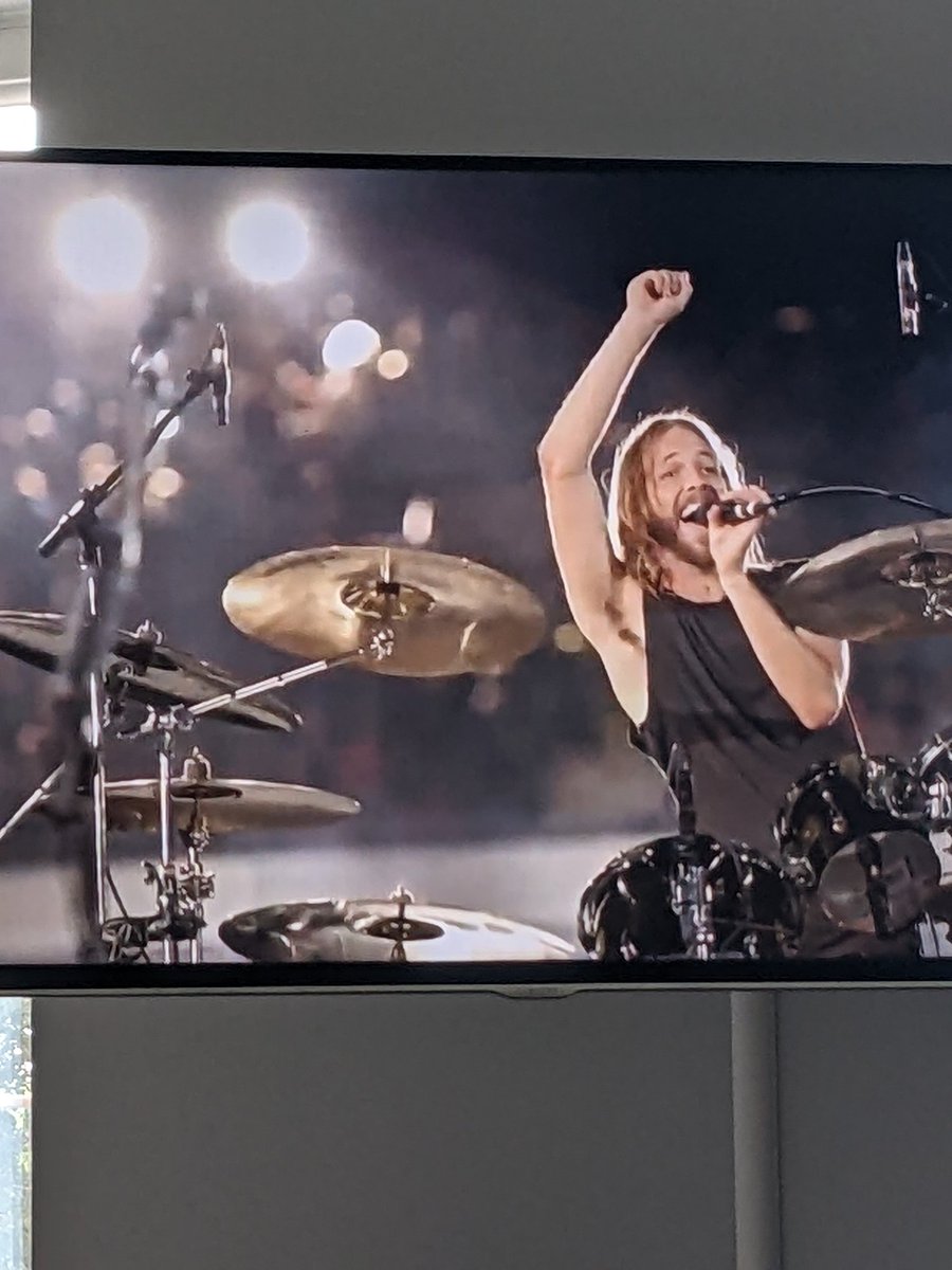 ktcoleby's tweet photo. Anyone else crying already?! #taylorhawkinstribute @foofighters https://t.co/dIMDZdAE2h