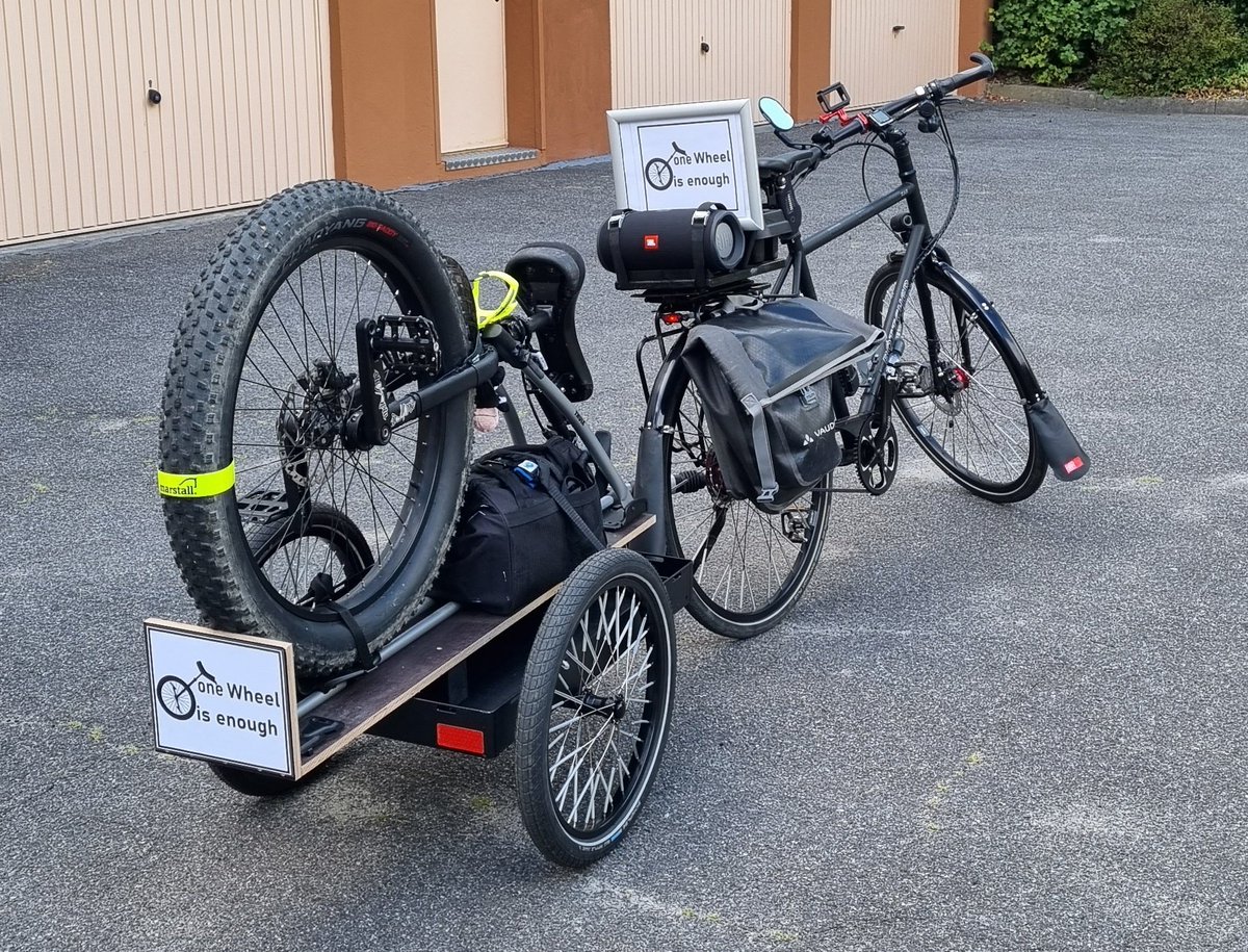 LeikKiel's tweet photo. Die Vorbereitungen sind abgeschlossen, der #Anhänger ist geladen.
Morgen geht es los zum #TagdesSports in #Kiel.
Aber nur echt mit #Musik im Rücken. 🔊
#einrad #unicyle #einradfahren #unicycling #muni #municyclelife #municycling #municyle #onewheelisenough https://t.co/6b5NlLY6TQ