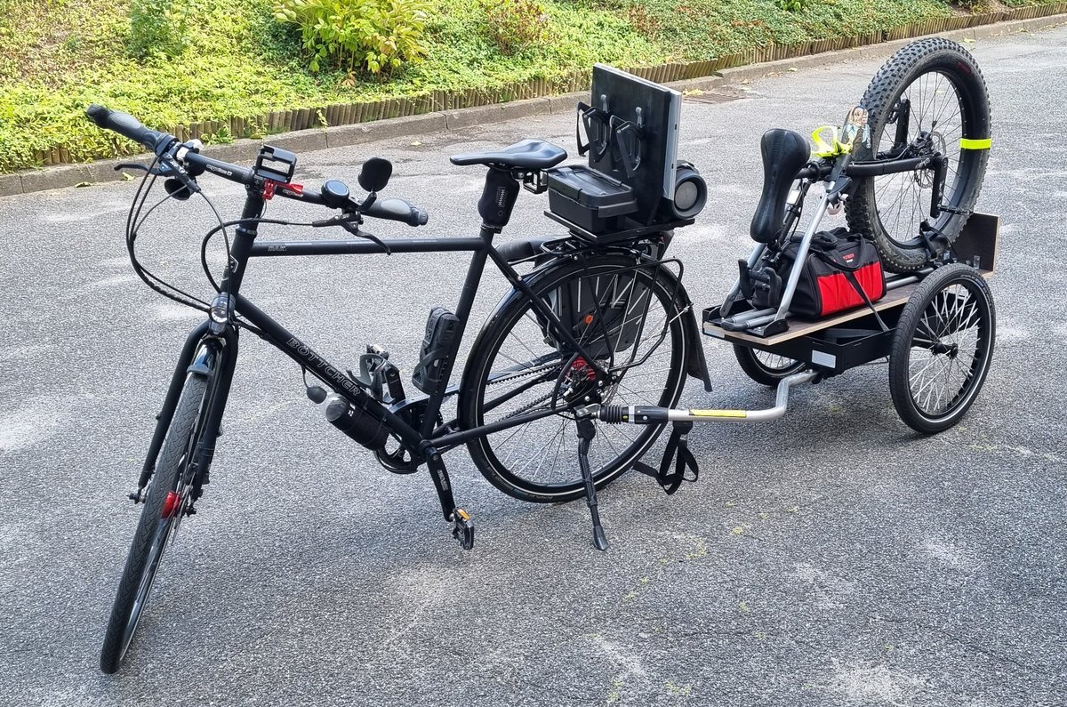 LeikKiel's tweet photo. Die Vorbereitungen sind abgeschlossen, der #Anhänger ist geladen.
Morgen geht es los zum #TagdesSports in #Kiel.
Aber nur echt mit #Musik im Rücken. 🔊
#einrad #unicyle #einradfahren #unicycling #muni #municyclelife #municycling #municyle #onewheelisenough https://t.co/6b5NlLY6TQ
