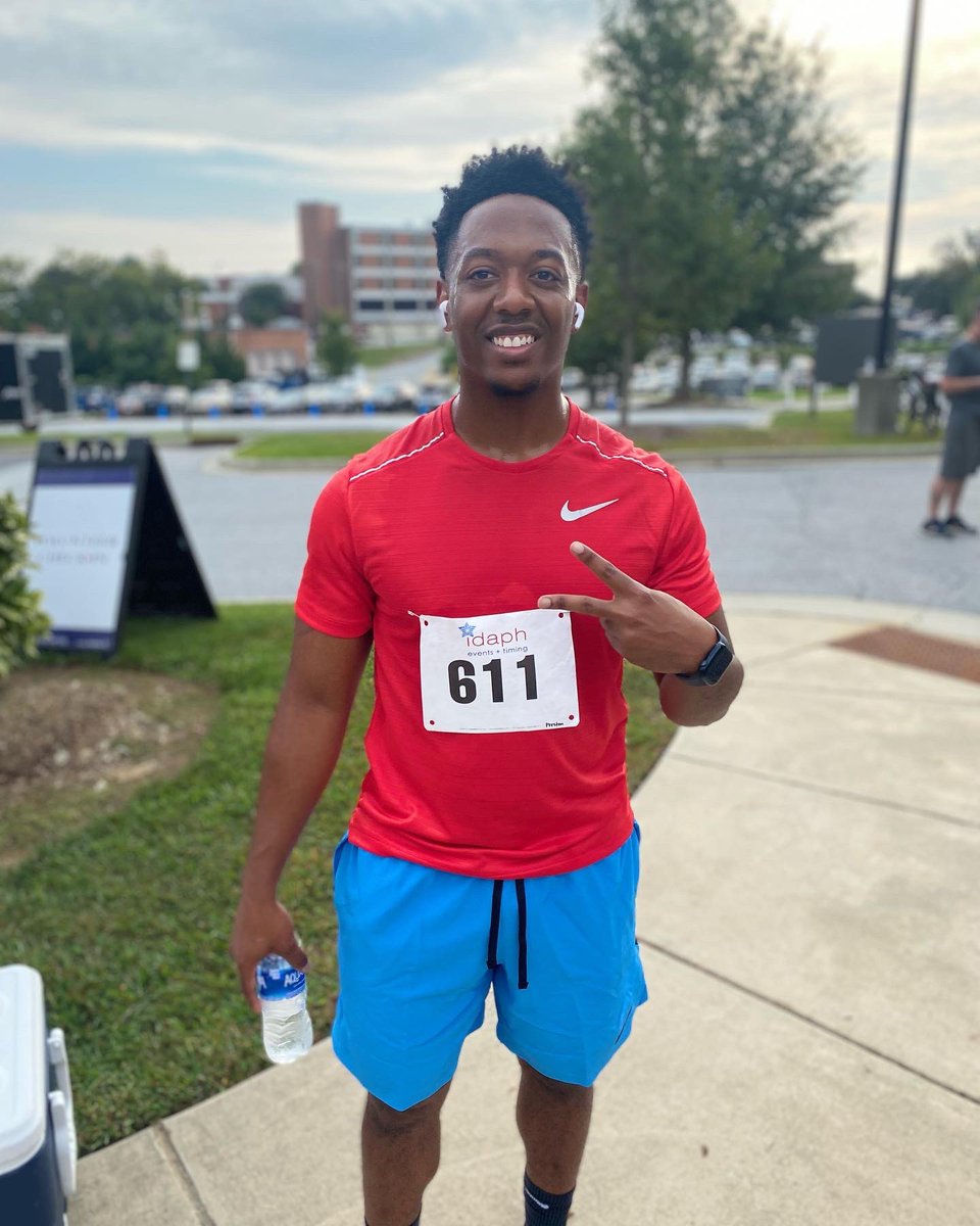 PrestonB_NC's tweet photo. Team Fletcher crushed the Apple Festival 5k today! Also saw the NC Apple Ambassador who is an amazing young person! #running #5k #applefestival https://t.co/q26Of9OVqW