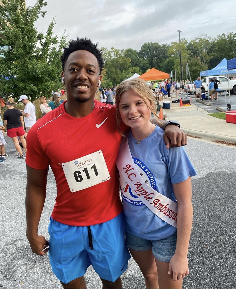 PrestonB_NC's tweet photo. Team Fletcher crushed the Apple Festival 5k today! Also saw the NC Apple Ambassador who is an amazing young person! #running #5k #applefestival https://t.co/q26Of9OVqW